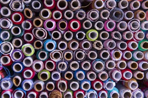 Multicolored Sewing threads pattern texture can be used as a background wal.. Stock-Fotos