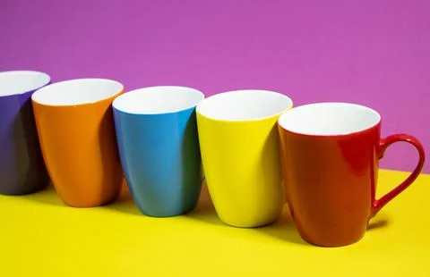 Multicolored Tea Cups Arranged Creatively on Minimal Background Foto stock