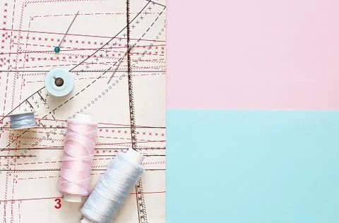 Multicolored thread coils on color background. Sewing supplies, pattern Stock Photos
