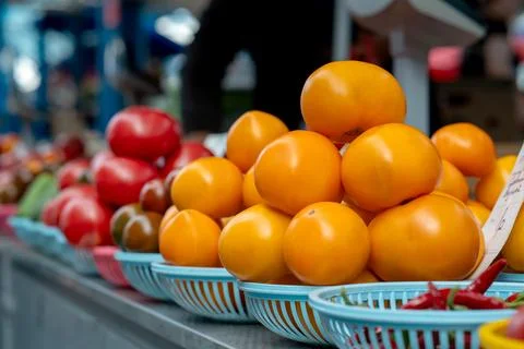 Multicolored tomatoes on a market stall. Фото