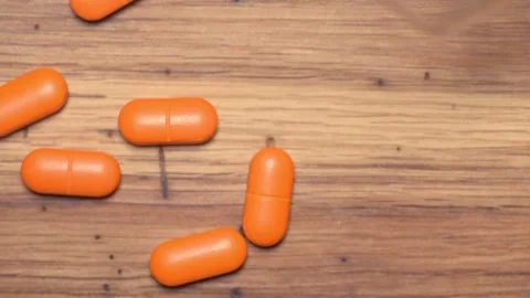 Multicolour pills spinning Video stock 168642240