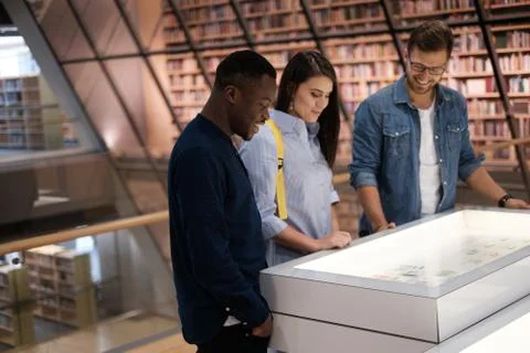 Multicultural group of students in a public library Foto stock