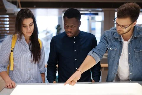 Multicultural group of students in a public library Foto stock