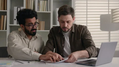 Multiethnic businessmen problem solving team work with laptop in home office Vídeo Stock 242021961