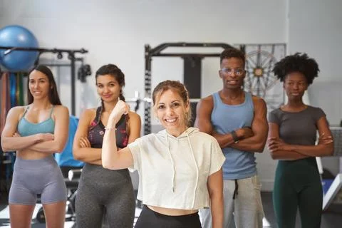 Multiethnic fitness group posing smiling in front of the camera at the gym 스톡 사진