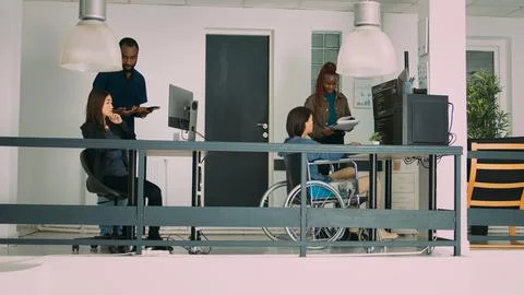 Multiethnic group of programmers collaborating on it project to create algorithm Foto stock