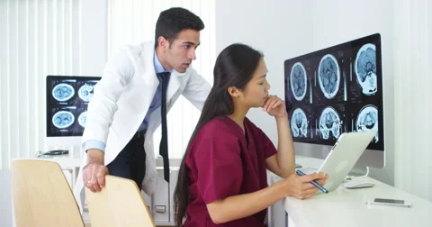 Multiethnic medical research team working at desk Vídeo Stock