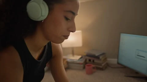 Multiethnic Woman Programming Software on Computer at Home 库存影片 346603672