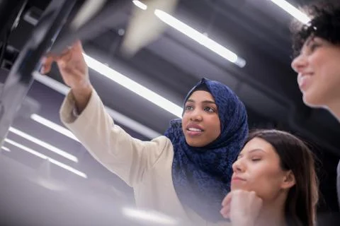 Multiethnics team of software developers working together 库存照片