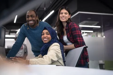 Multiethnics team of software developers working together 库存照片