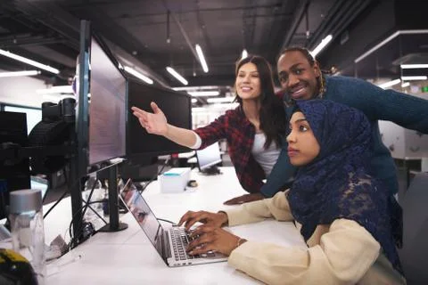 Multiethnics team of software developers working together 库存照片