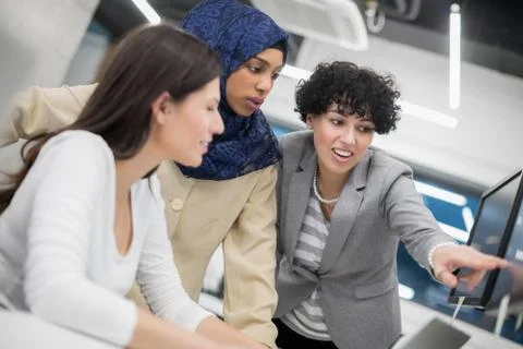 Multiethnics team of software developers working together 库存照片