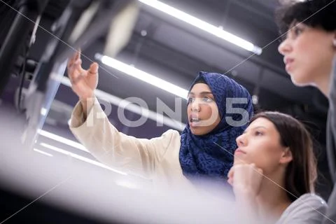 Multiethnics team of software developers working together Foto stock