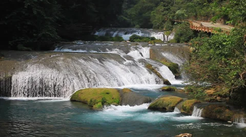 Multilayer waterfall Vídeos de archivo 32234934