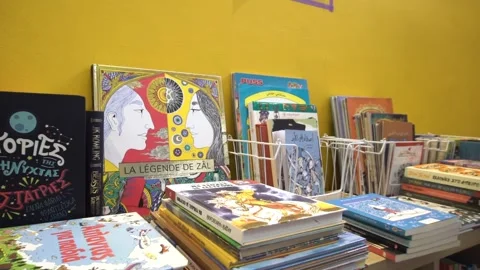 Multilingual children's books in a library -- Stock-Footage 142071514