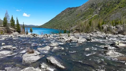 Multinsky lakes are high-mountain lakes in the Altai Mountains Vídeo Stock 315865851