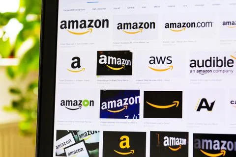Multiple Amazon logos on images search engine page 스톡 사진