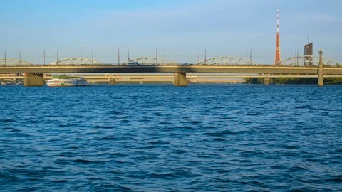Multiple bridges on the river surface above each other with busy traffic in Riga 库存影片 91772123