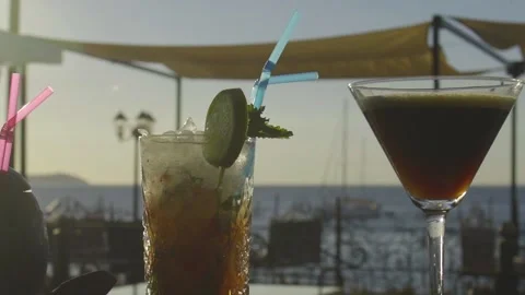 Multiple cocktails on a bar with sunset in the background Stock-Footage 140049634