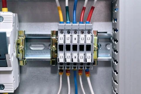 Multiple connection terminals in the electrical Cabinet. Stock-Fotos