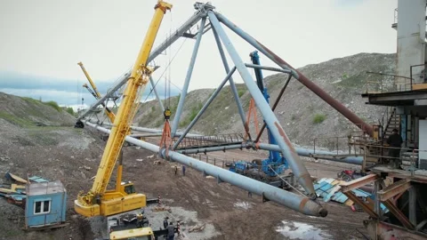 Multiple cranes lifting dragline excavator boom. Civil engineering Video stock 205399244