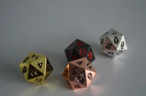 Multiple d20 twenty sided dice die copper silver gold black Stockfoto's