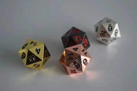 Multiple d20 twenty sided dice die copper silver gold black Stockfoto's