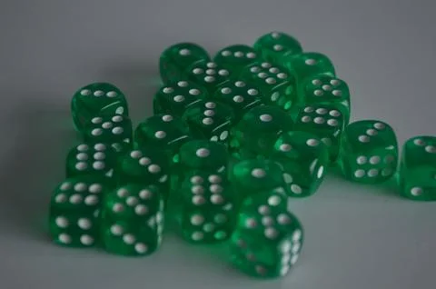 Multiple green plastic arcylic d6 six sided die dice variable focus Foto stock