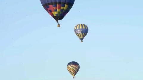 Multiple hot air balloons Stock Footage 76330790