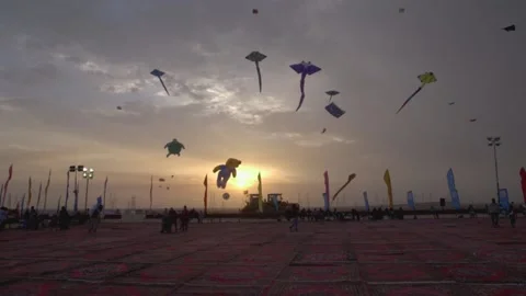 Multiple kites in sunset sky Video stock 174963033