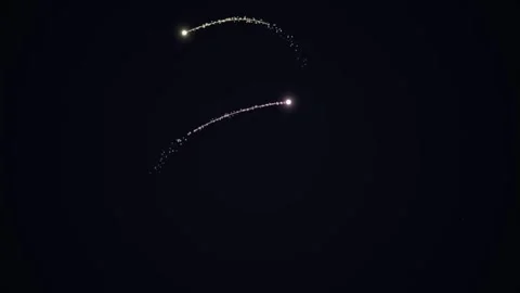 Multiple meteors visible in the dark sky 스톡 동영상 330383028