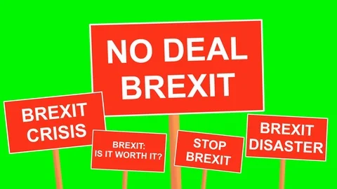 Multiple placards animated on green background. Brexit crisis concept. 4k Vídeo Stock 116722843