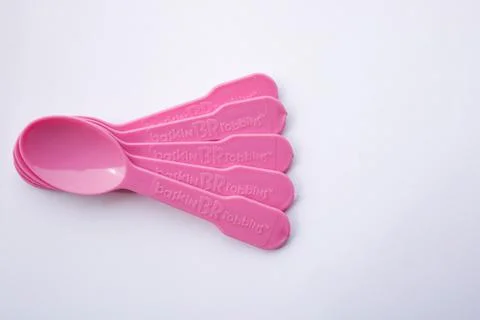 Multiple Plastic spoons on isolated white background with negative space. Foto stock