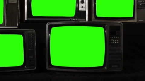 Multiple Retro TVs Turning On with Color Bars and Static Noise and Green Screens Vídeo Stock 320167413