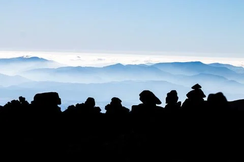 Multiple rock stacks on the mountain range of Tatra at sunrise. Poland. The W Foto stock
