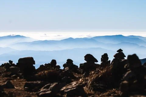 Multiple rock stacks on the mountain range of Tatra at sunrise. Poland. The W Foto stock