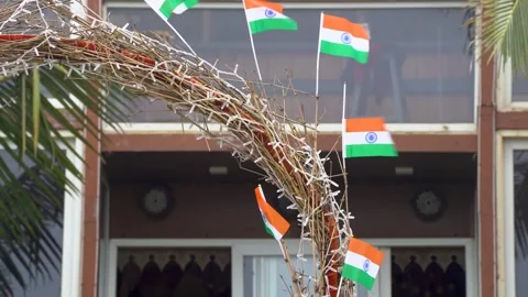 Multiple tricolor flags of India placed on a wooden gate flapping in the wind 스톡 동영상 287501848