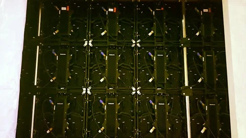 Multiple TV Connected and Back Panel On Display Vidéo 108180609