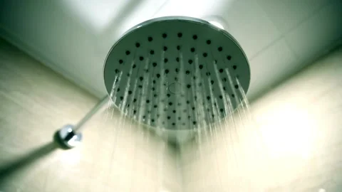 Multiple water fountain jets spraying upwards in the sun Vídeos de archivo 332278531