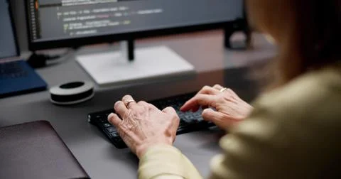 Multiple Women Programmer: A Girl Developer in Front 스톡 사진