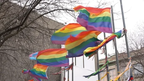 Multiples gay pride flags that move violently under the wind 스톡 동영상 128944160