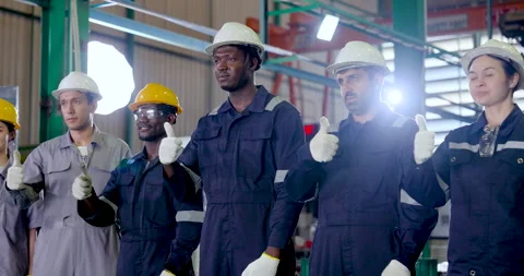 Multiracial factory worker group stands together in workshop with PPE and 库存影片 337285377