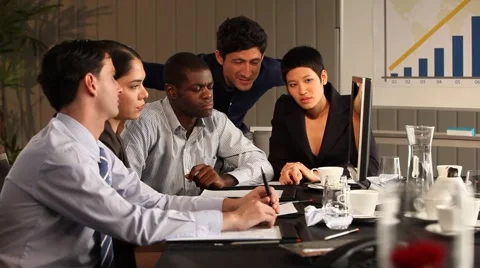 Multiracial group working. Looking and pointing at screen. 動画素材 40692348