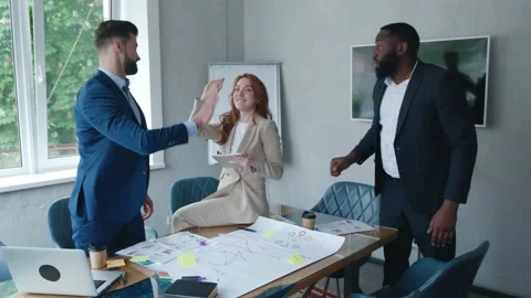 Multiracial group of young creative people in formal wear discussing business Vídeos de archivo 170760199