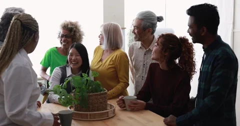 Multiracial happy friends having fun drinking coffee at home kitchen Vídeo Stock 172538314