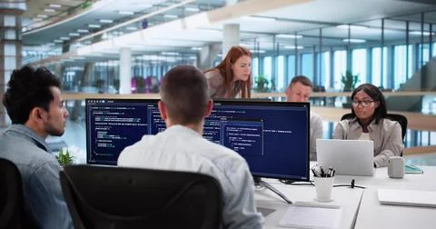 Multiracial Programmers Working Together On Coding Software In Modern Office Stock-Fotos