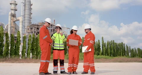 Multiracial refinery crew reviews sample flask and laptop data during field Stock Footage 341478499