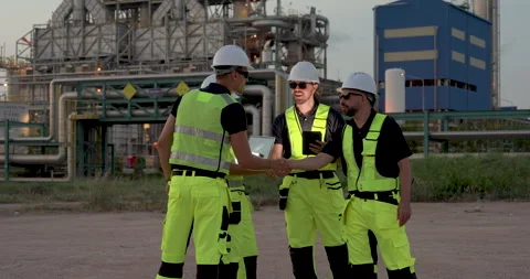 Multiracial refinery engineer shakes hands with technician during field Stock Footage 337392864