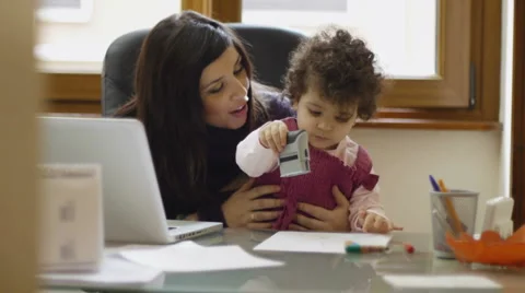 Multitasking mother with her daughter Video stock 2045256