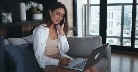 Multitasking woman ability perform multiple tasks simultaneously , switch 스톡 동영상 251605677